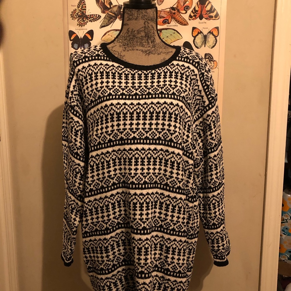 Black and White Patterned Women's Sweater